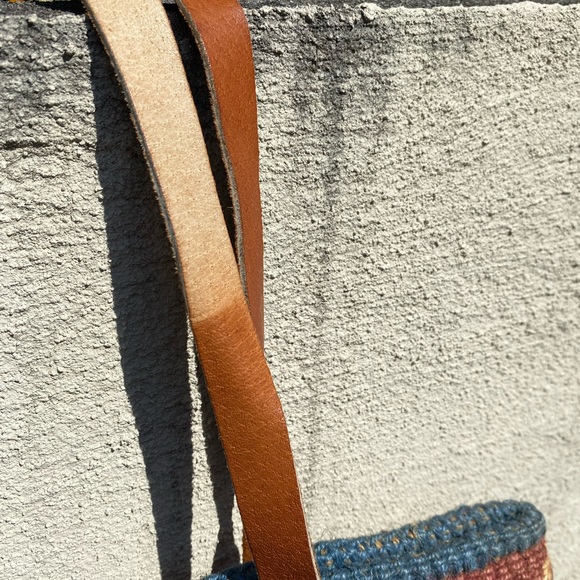 Western Aztec Leather Strap Purse - Picture 3 of 6